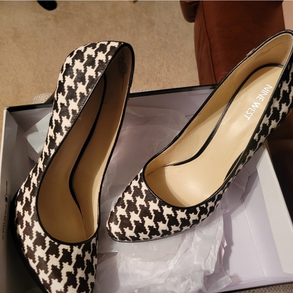 Nine West Herringbone Print Pumps Gently Used - Picture 3 of 5